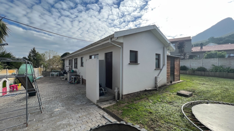 3 Bedroom Property for Sale in Denneoord Western Cape